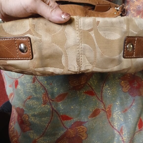 Coach hobo bag. Signature canvas with leather and silver detailing - Picture 3 of 9